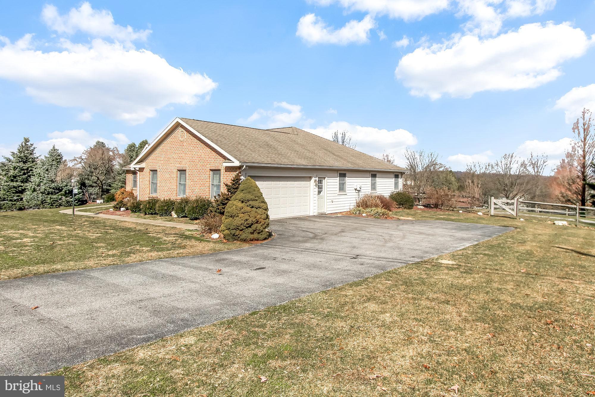 695 Dietz Road York, PA 17402 - Photo 2 of 25 Gallery Image 2
