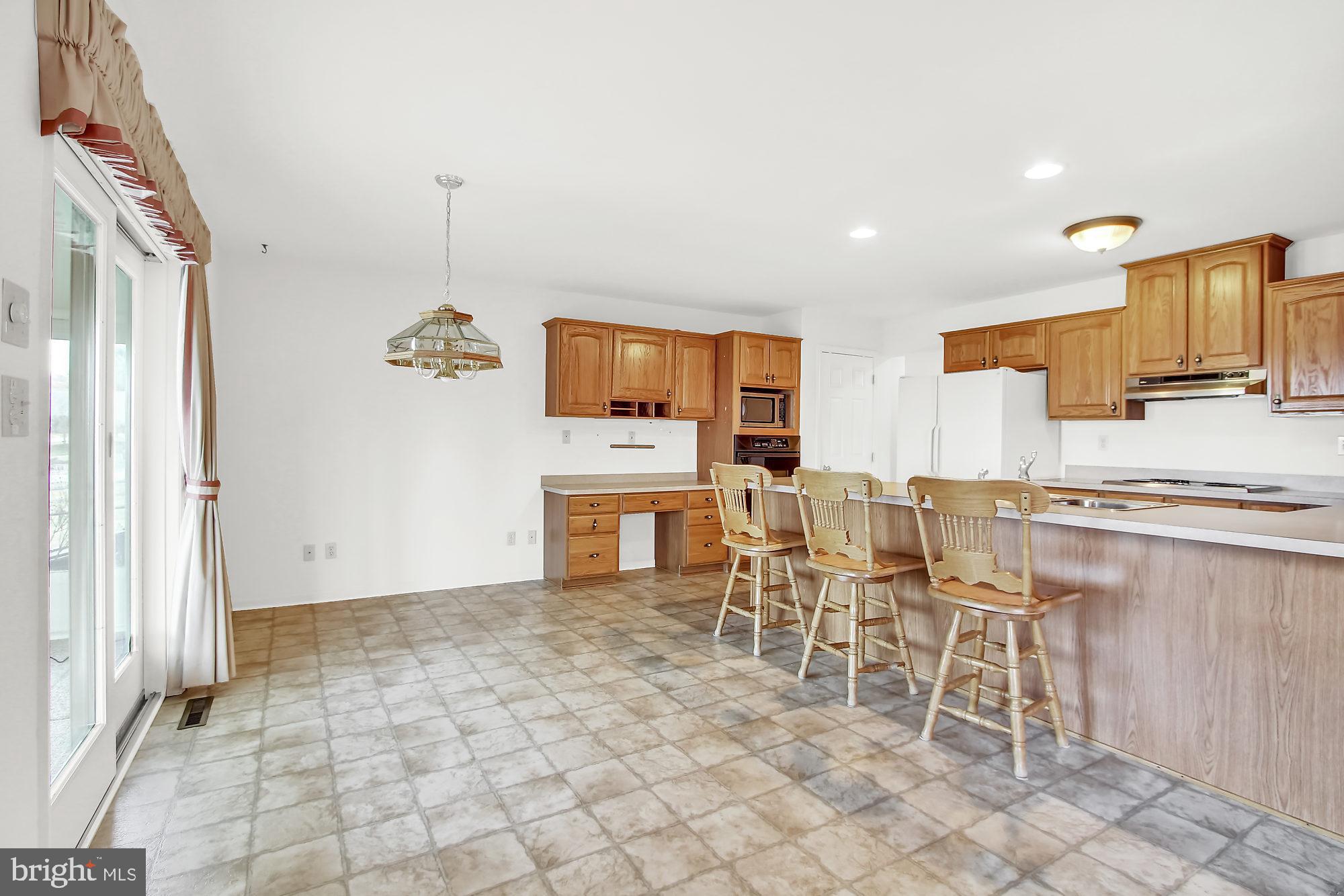 695 Dietz Road York, PA 17402 - Photo 5 of 25 Gallery Image 5