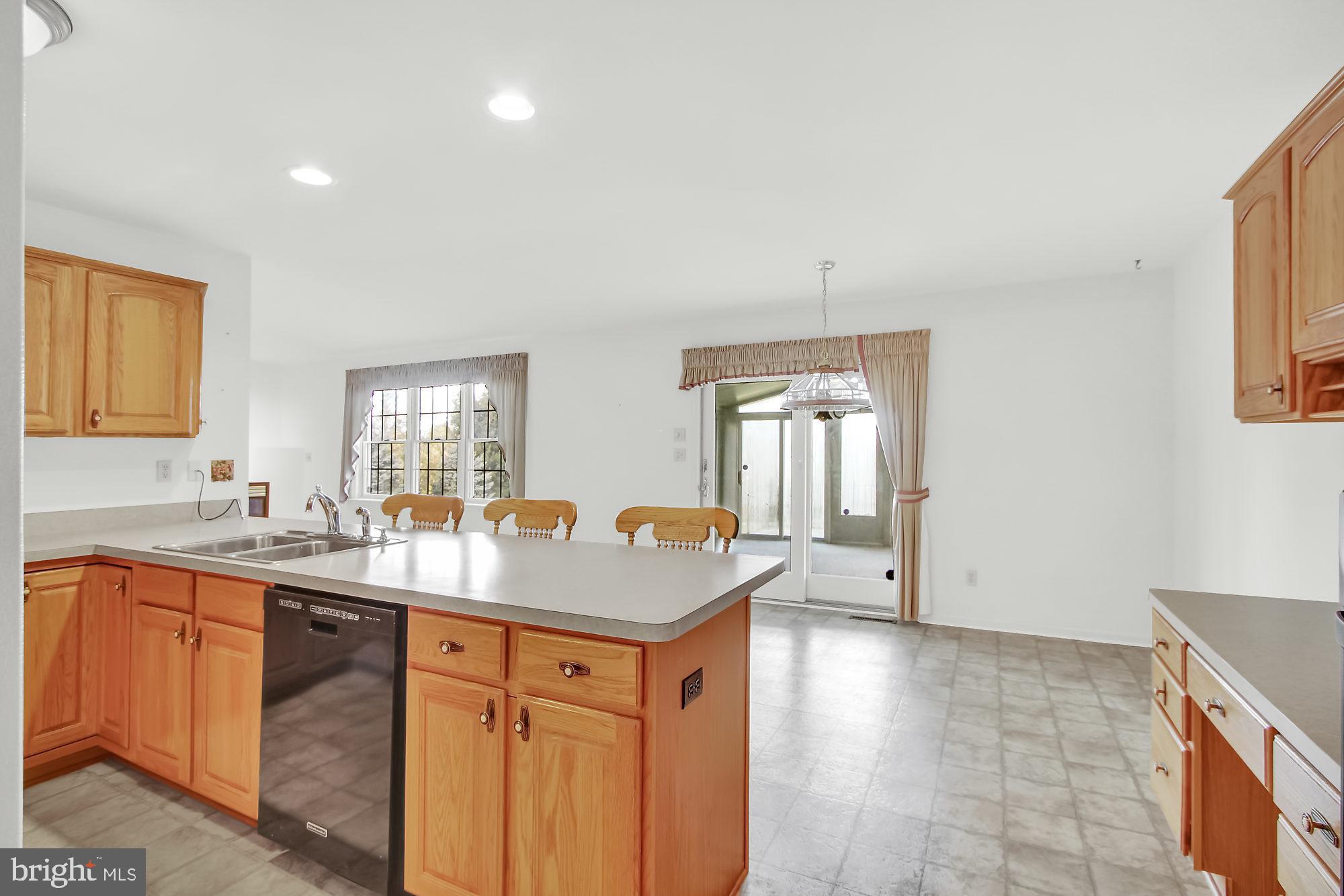 695 Dietz Road York, PA 17402 - Photo 6 of 25 Gallery Image 6