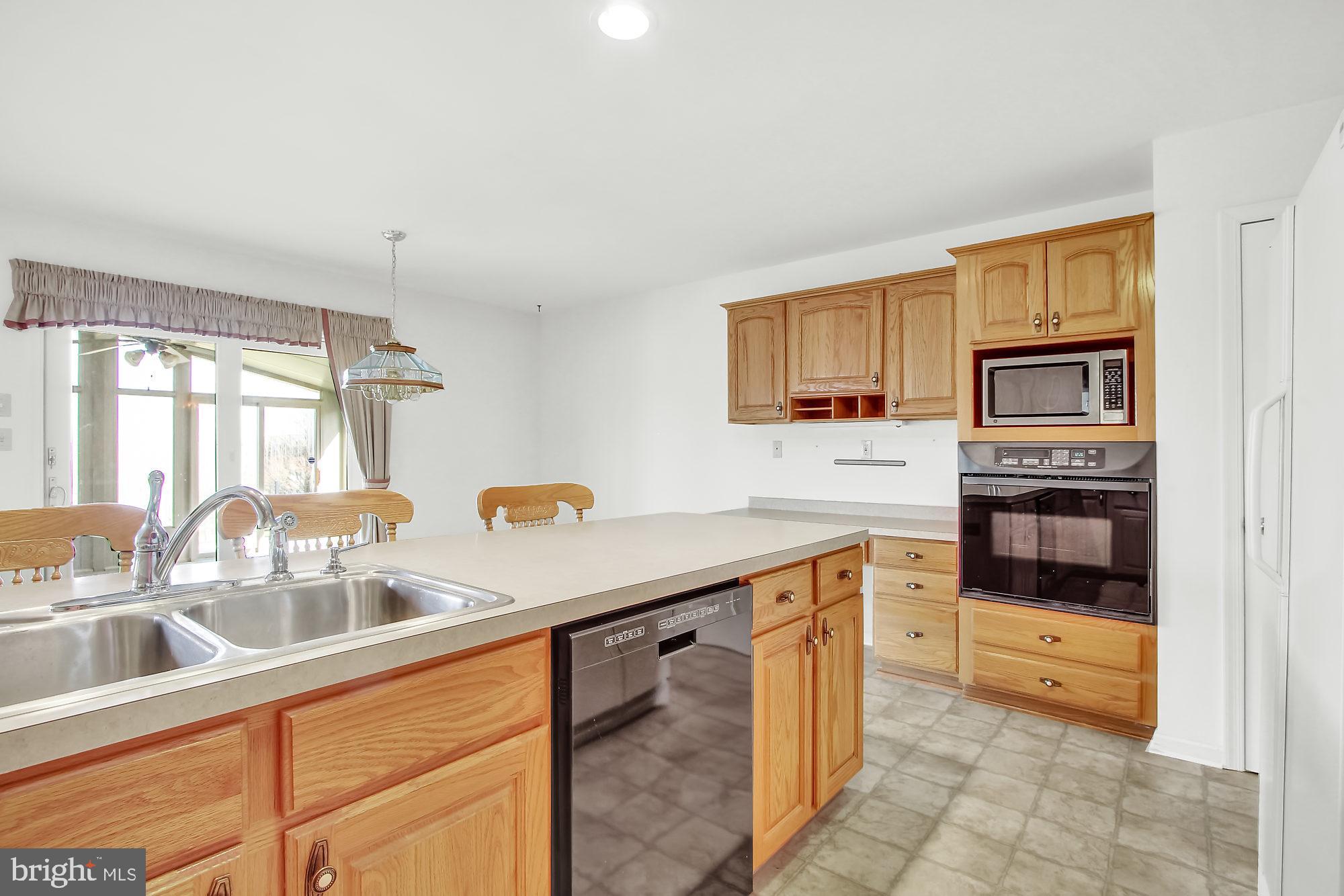 695 Dietz Road York, PA 17402 - Photo 7 of 25 Gallery Image 7
