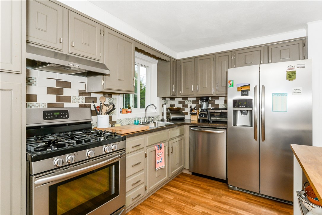 92 Bates Avenue Coventry, RI 02816 - Photo 5 of 39 Gallery Image 5
