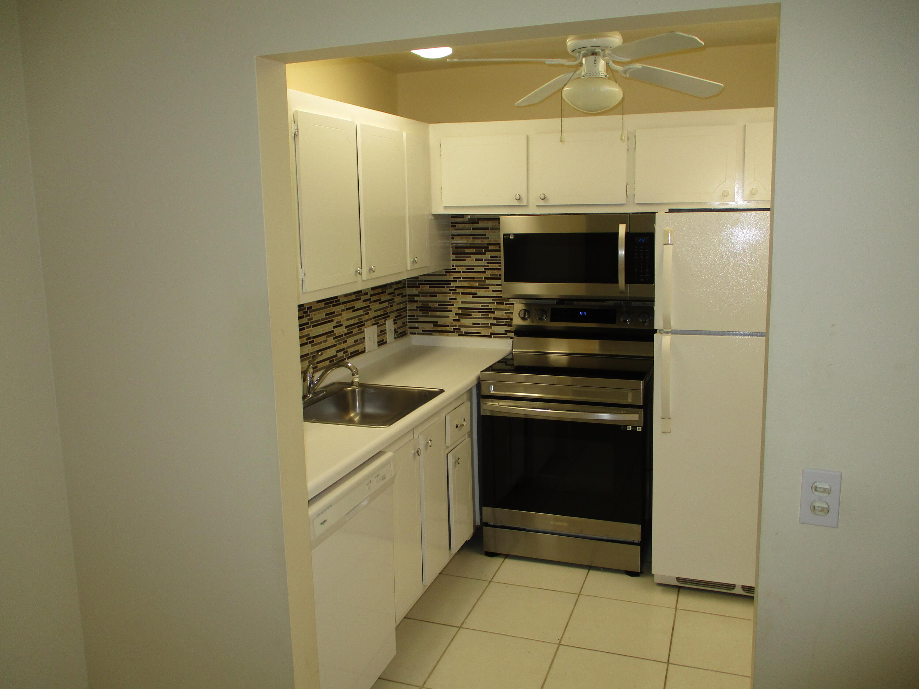 506 Mansfield M Boca Raton, FL 33434 - Photo 29 of 37 IMG_0555