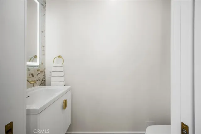 $685,000 | 1271 Kenwood Road, Unit 163L, Seal Beach, CA 90740