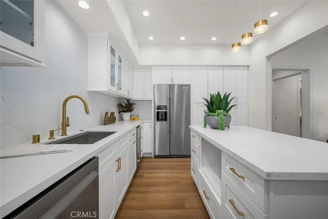 $685,000 | 1271 Kenwood Road, Unit 163L, Seal Beach, CA 90740