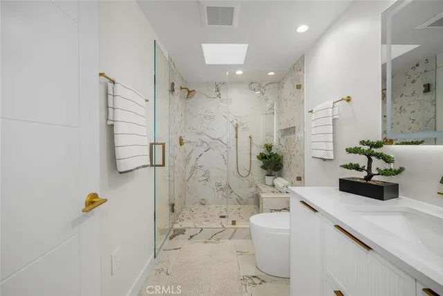 $685,000 | 1271 Kenwood Road, Unit 163L, Seal Beach, CA 90740