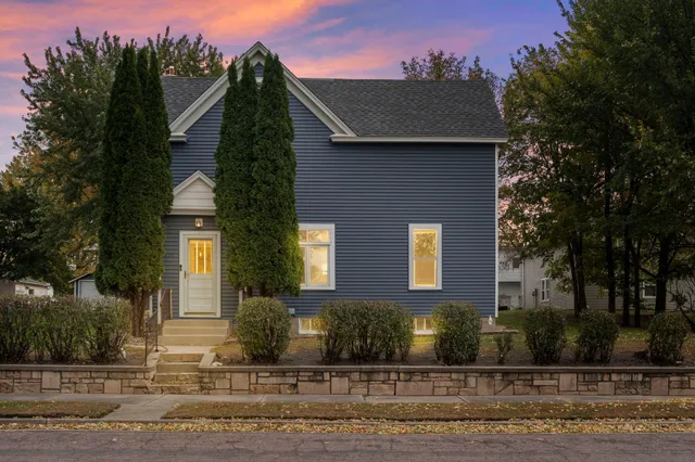 $190,000 | 205 North Renville Street, Winthrop, MN 55396