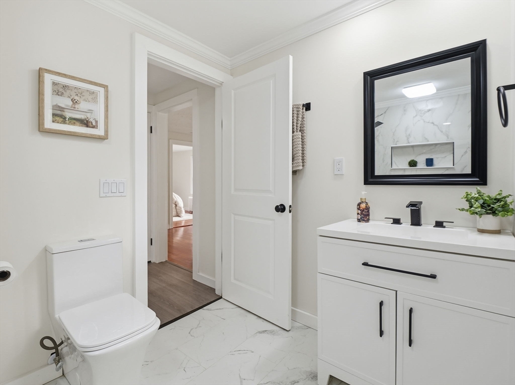 41 Bridgeport Street Worcester, MA 01604 - Photo 12 of 34
