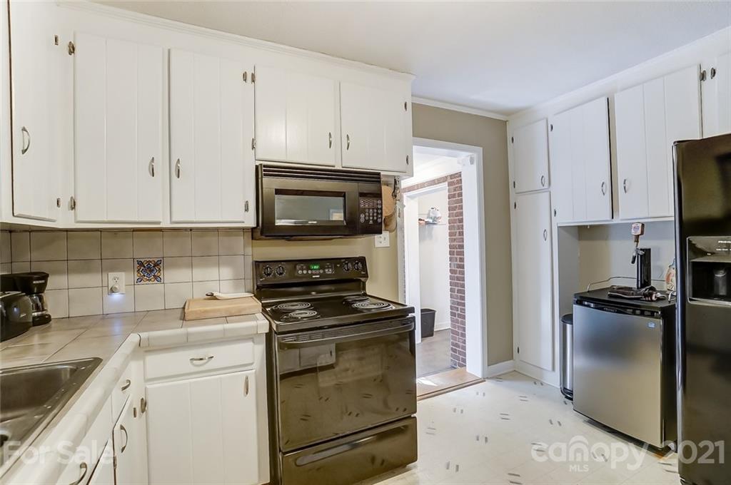 4460 Applegate Road Charlotte, NC 28209 - Photo 11 of 41 a kitchen with cabinets stainless steel appliances and a counter space