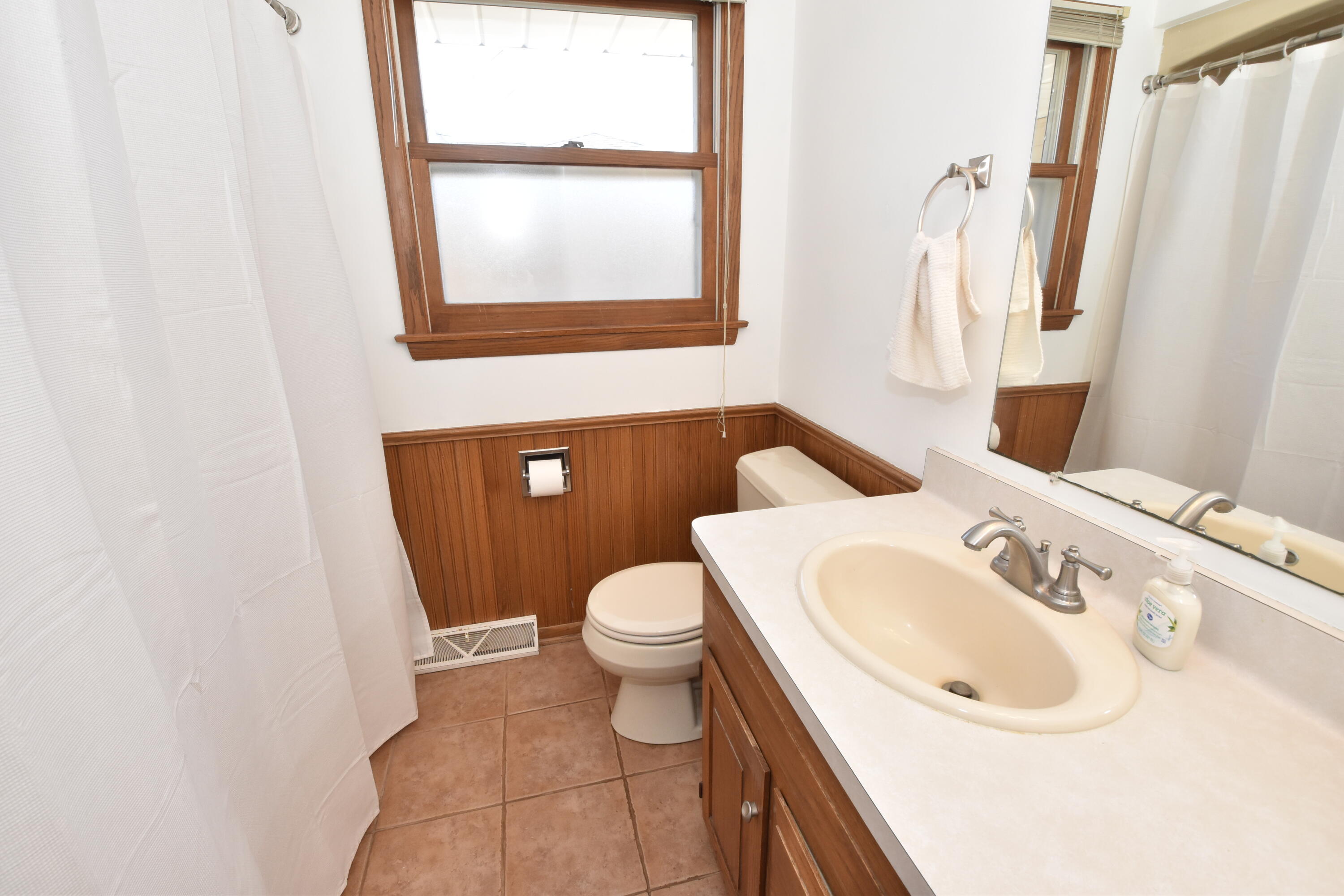 403 Beech Street Grafton, WI 53024 - Photo 16 of 29 Full Bath on Main