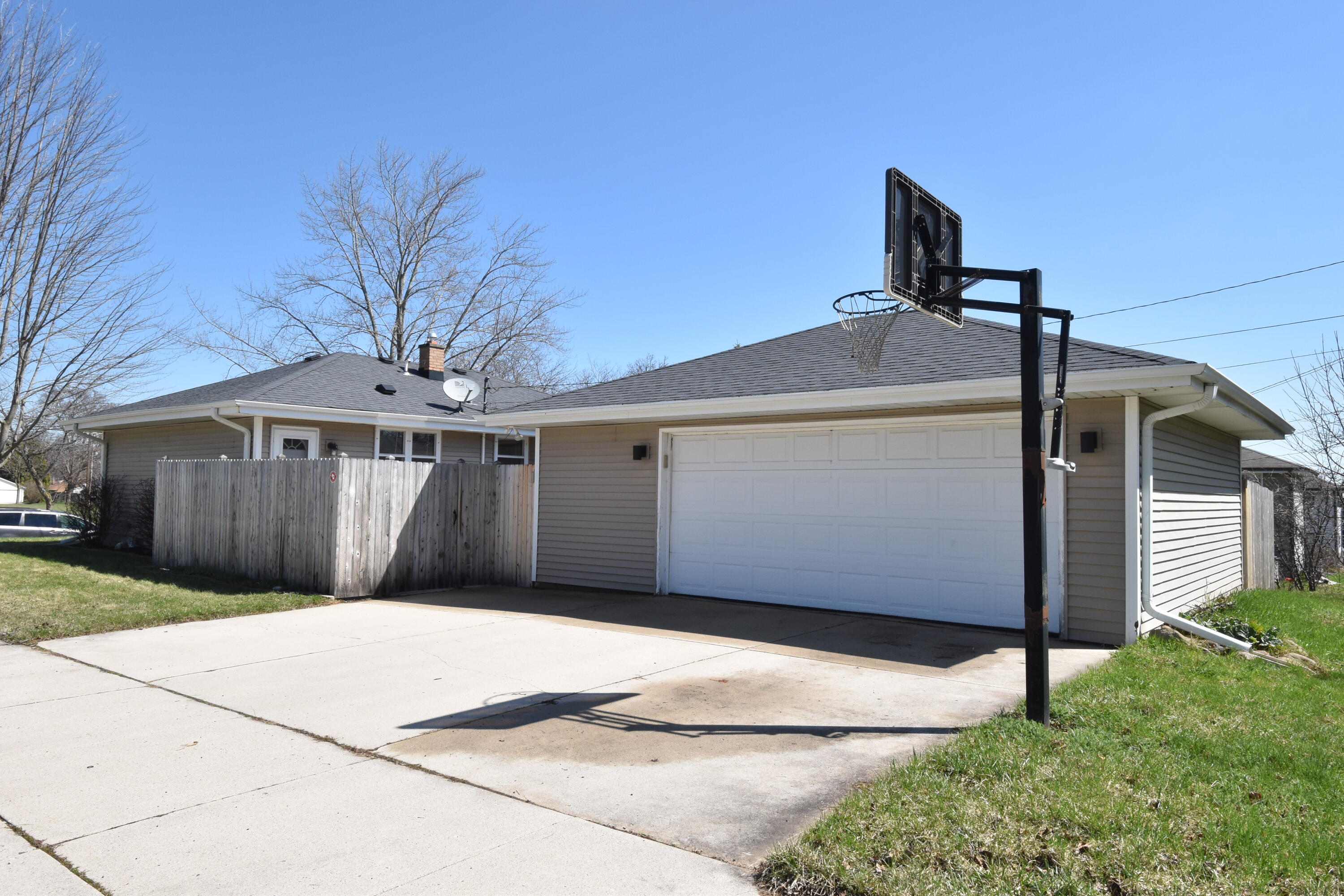 403 Beech Street Grafton, WI 53024 - Photo 27 of 29 Large Garage