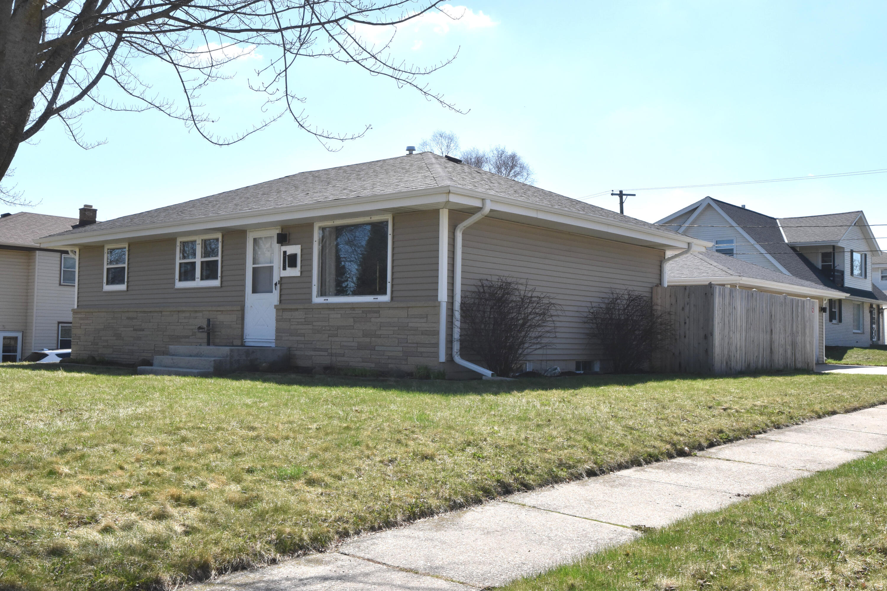 403 Beech Street Grafton, WI 53024 - Photo 28 of 29 Front/Side Face