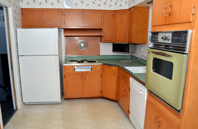 711 Timber Hill Road Deerfield, IL 60015 - Photo 4 of 7