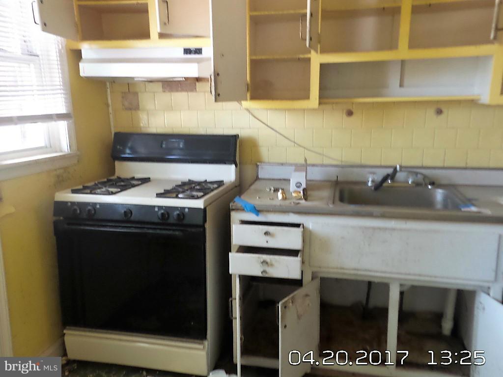 4847 Greencrest Road Baltimore, MD 21206 - Photo 3 of 6 Kitchen