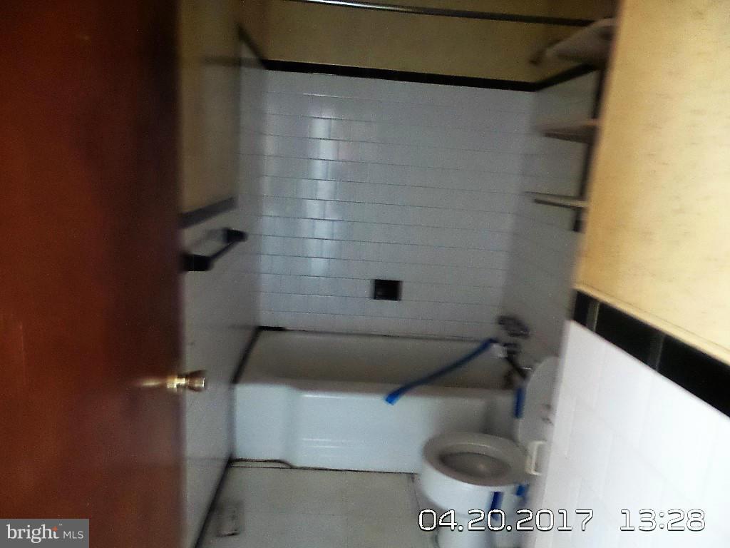 4847 Greencrest Road Baltimore, MD 21206 - Photo 5 of 6 Bath