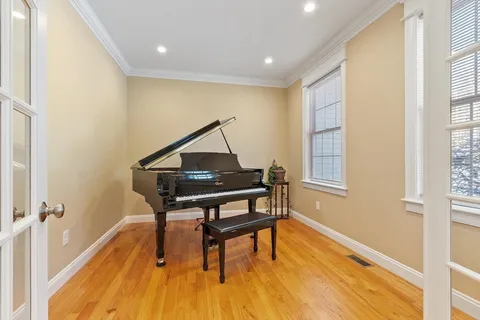 $2,075,000 | 44 Glen Street, Dover, MA 02030