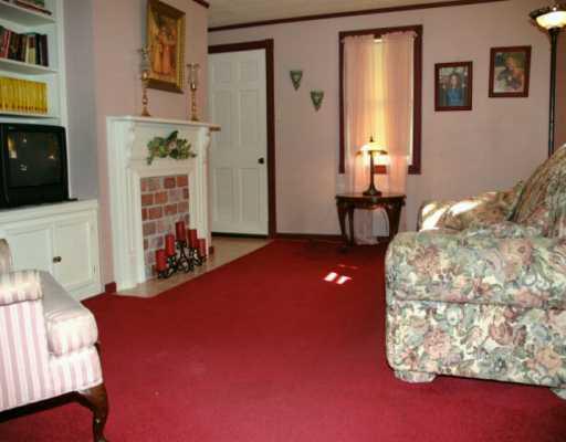 118 Warrendale Road Mars, PA 16046 - Photo 6 of 8 Living Room.