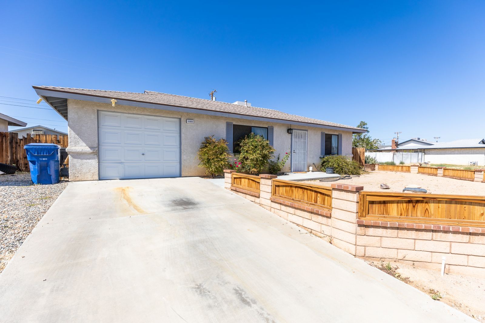 1101 South McCall Street Ridgecrest, CA 93555 - Photo 5 of 21 a swimming pool with outdoor seating