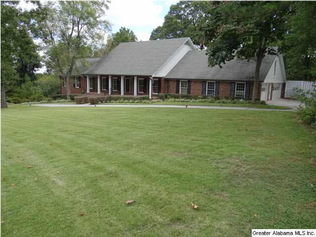 1079 Crest Road Leeds, AL 35094 - Photo 2 of 32