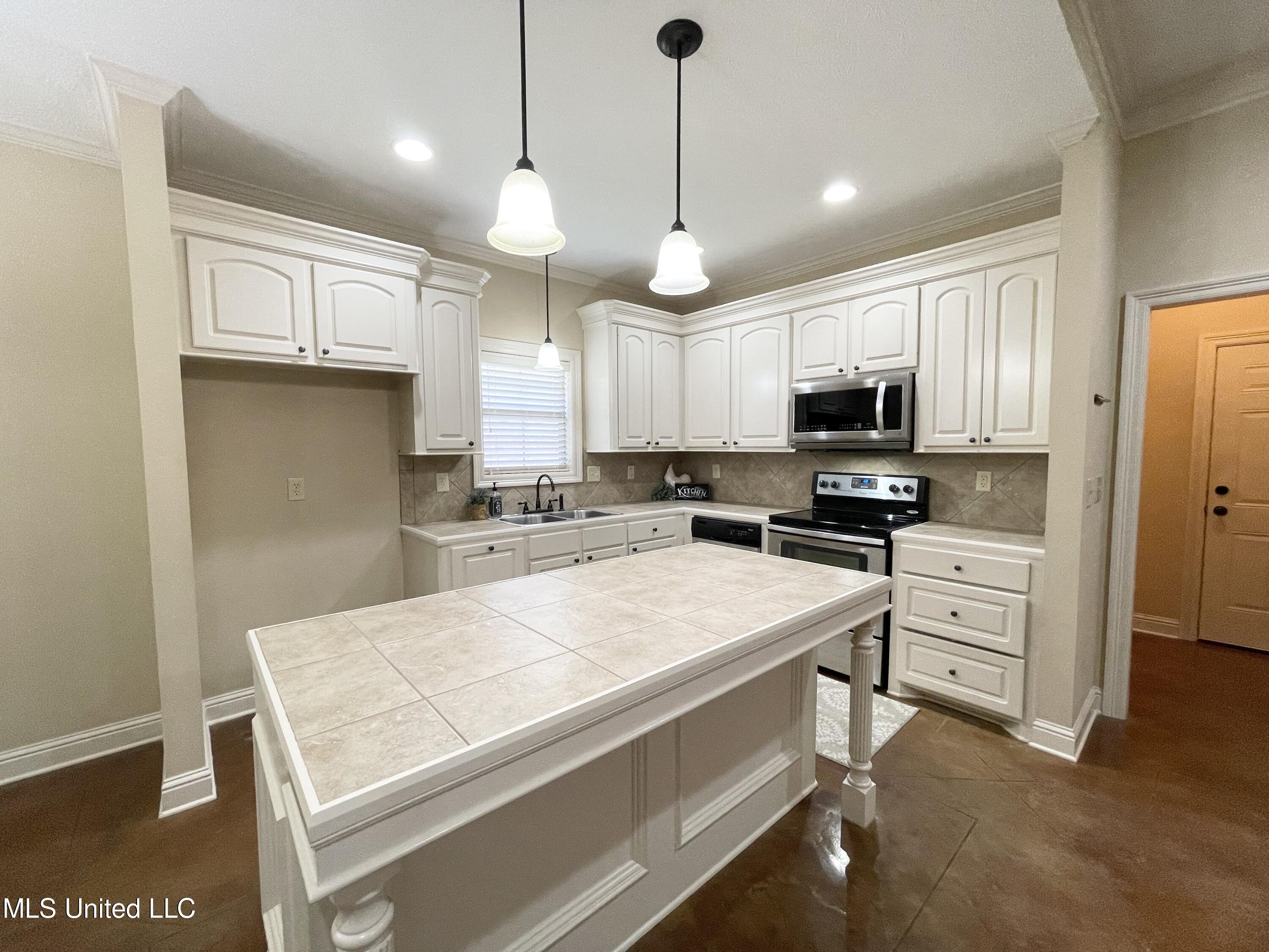 613 Westhill Road Brandon, MS 39042 - Photo 7 of 34 Photo Jul 20, 1 07 48 PM