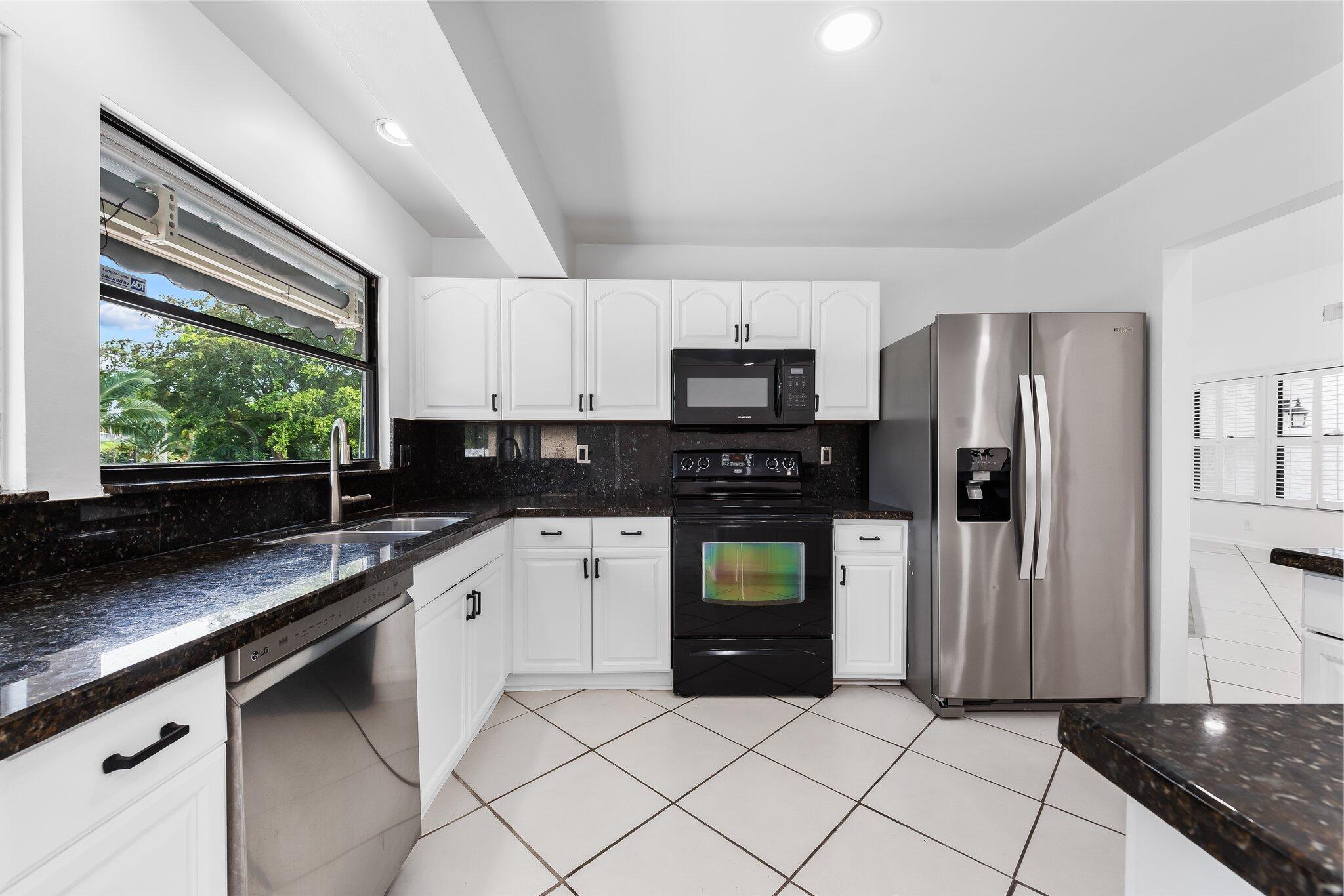 9718 Lancaster Place Boca Raton, FL 33434 - Photo 4 of 16 Granite Stainless Kitchen