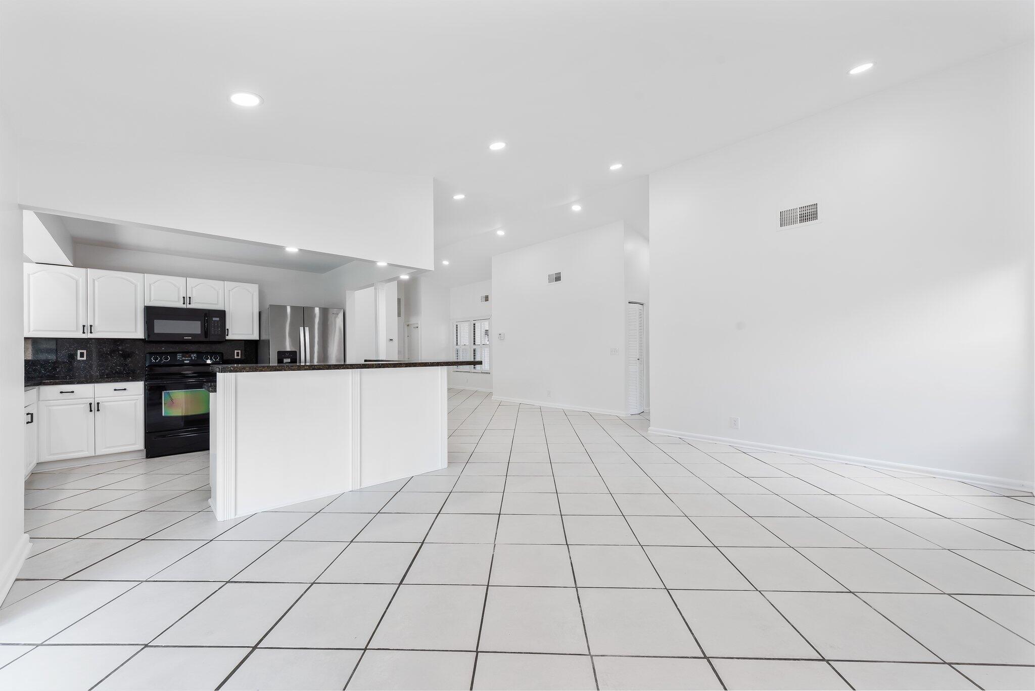 9718 Lancaster Place Boca Raton, FL 33434 - Photo 5 of 16 Large Family Room High Ceilings