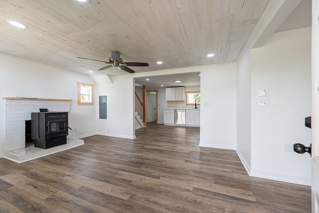 1206 Cardinal Road Galax, VA 24333 - Photo 7 of 56 Gallery Image 7