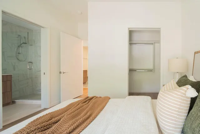 $6,995 | 10 West Drive, Excelsior, MN 55331