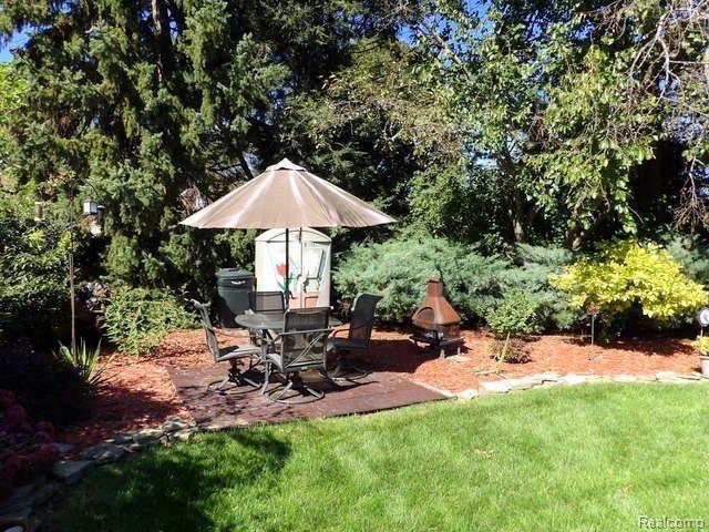 19226 Champaign Road Allen Park, MI 48101 - Photo 16 of 78 16. PATIO AREA!