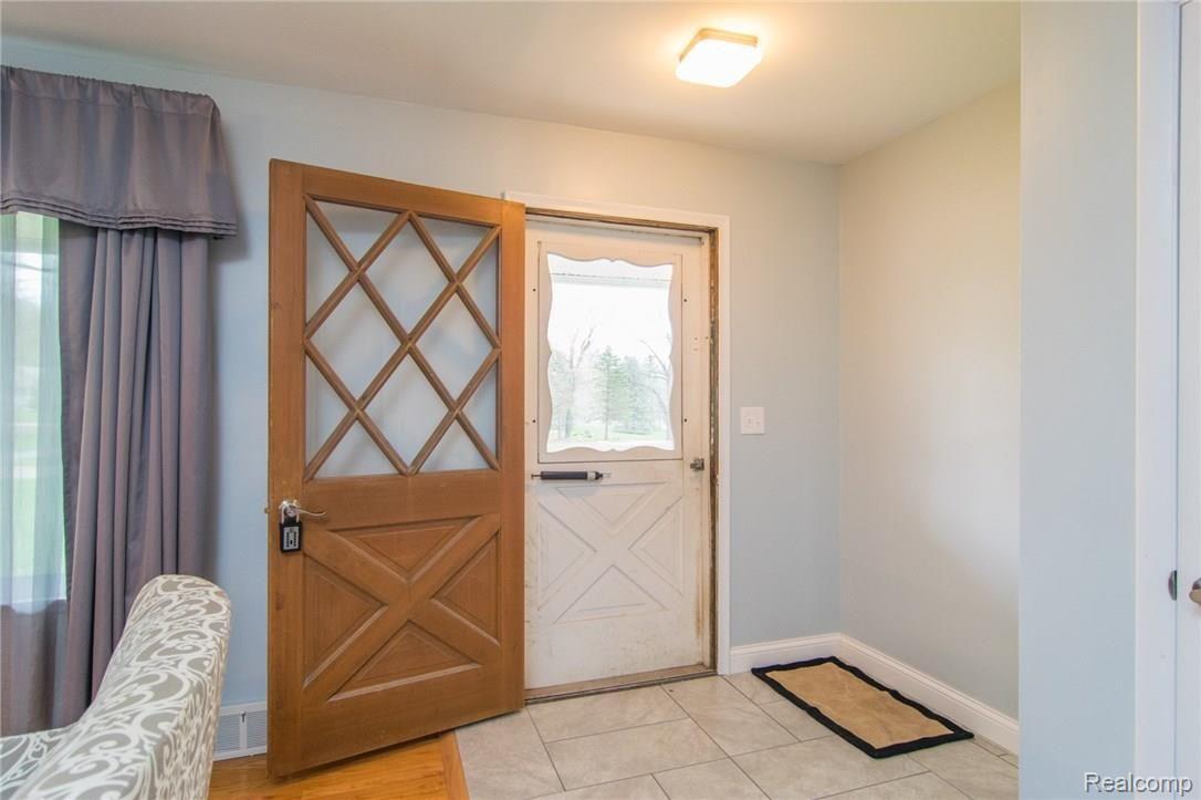 8075 Reese Road Clarkston, MI 48348 - Photo 3 of 50 DSC_0648.jpg
