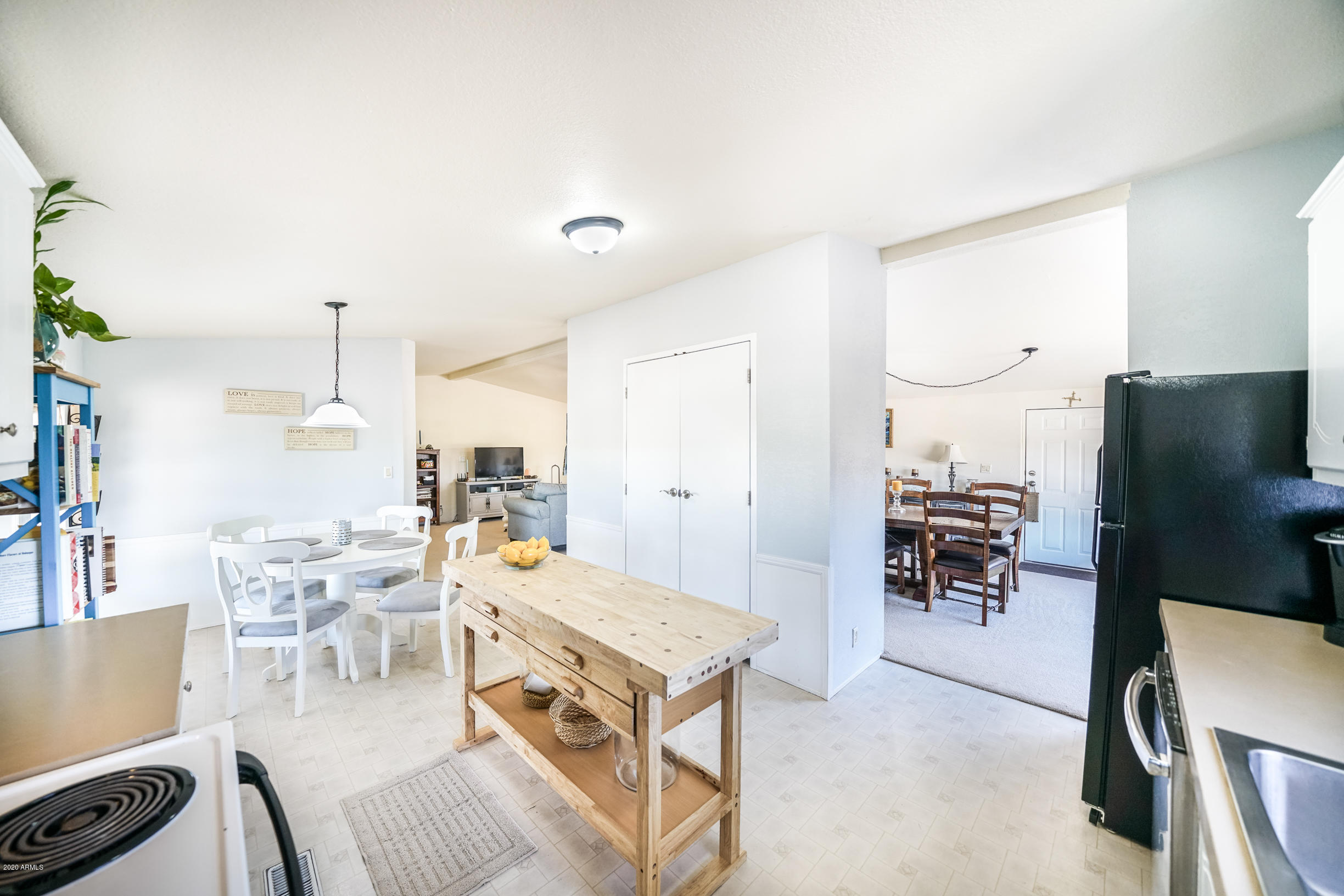 2315 East Maddock Road Phoenix, AZ 85086 - Photo 8 of 23 Eat In Kitchen