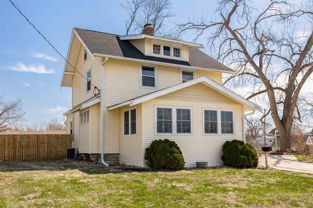 1600 Center Point Road Northeast Cedar Rapids, IA 52402 - Photo 3 of 33 Gallery Image 3