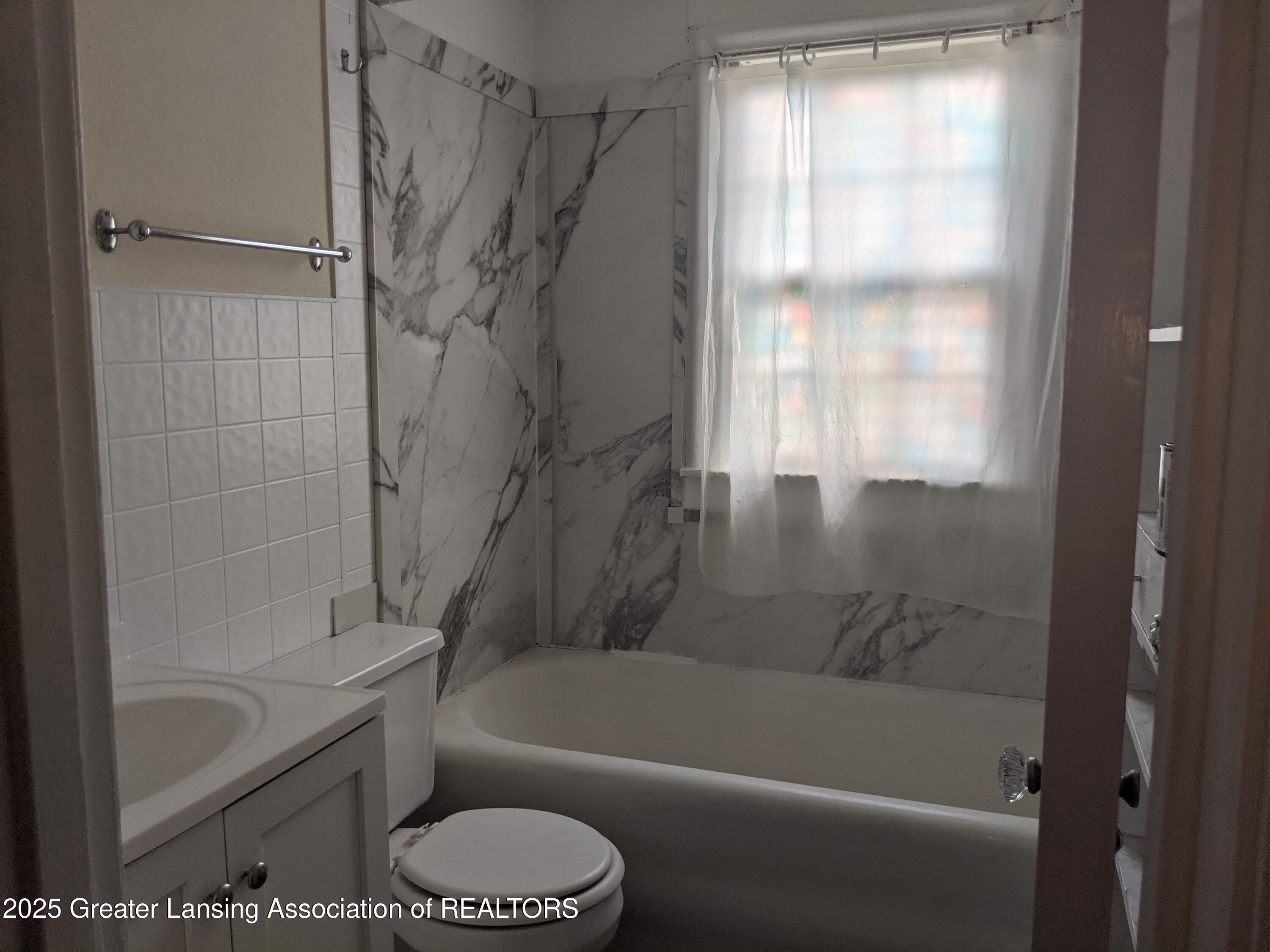 542 Riley Street Lansing, MI 48910 - Photo 9 of 17 PXL_20250612_162019636