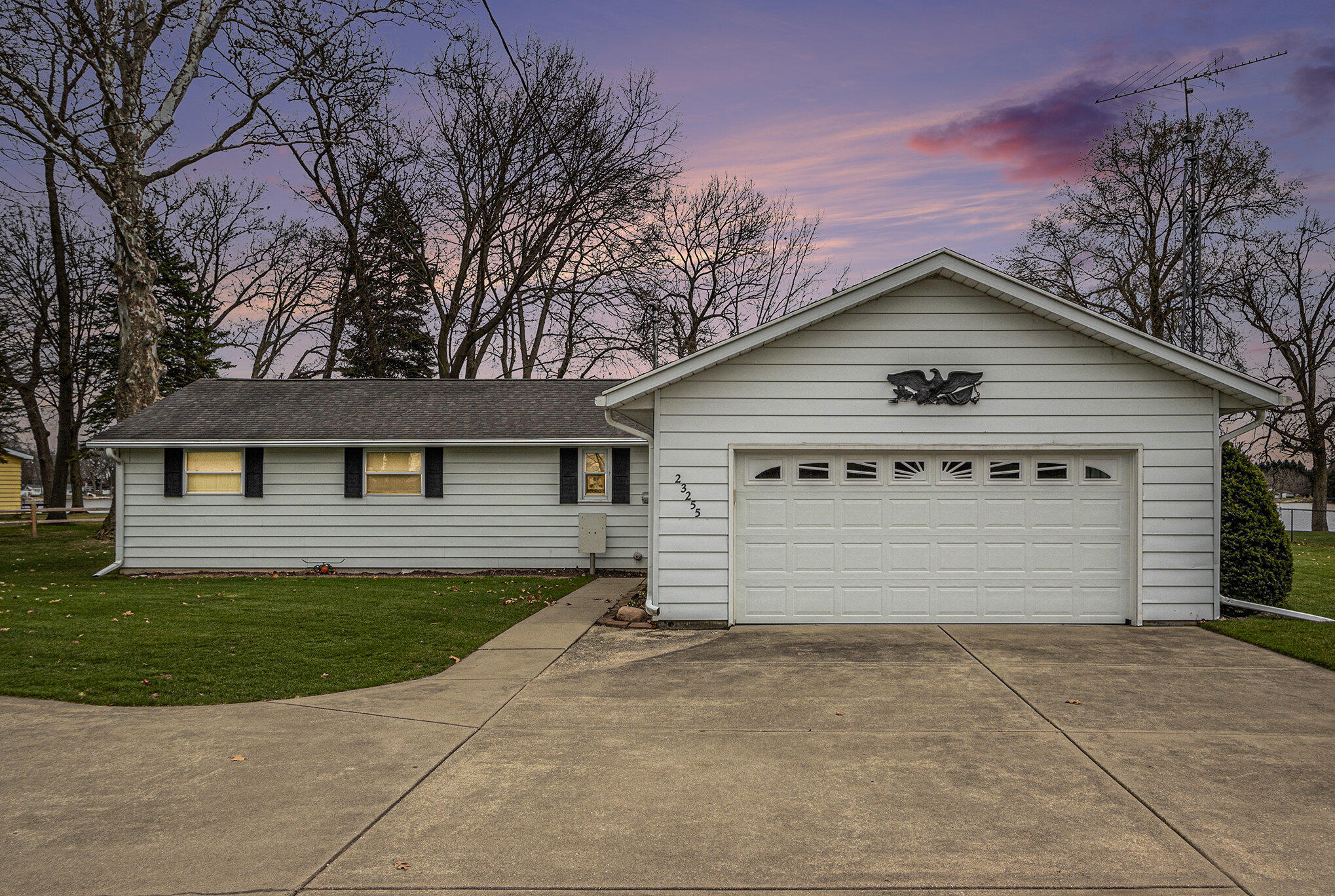 23255 River Run Road Mendon, MI 49072 - Photo 14 of 38 001_23255riverrun_7_twilight_523