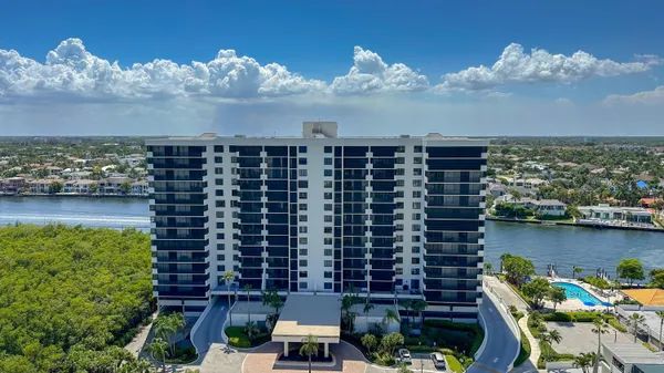 $1,060,000 | 3420 South Ocean Boulevard, Unit 7O, Highland Beach, FL 33487