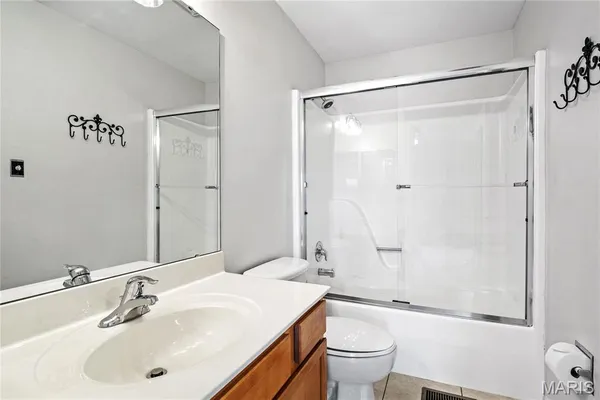 $2,300 | 707 Forest Trace Drive, Unit E, Chesterfield, MO 63017