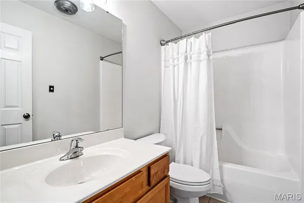 $2,300 | 707 Forest Trace Drive, Unit E, Chesterfield, MO 63017