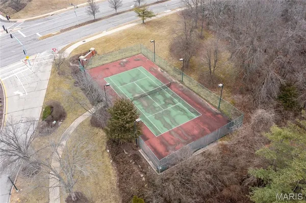 $2,300 | 707 Forest Trace Drive, Unit E, Chesterfield, MO 63017