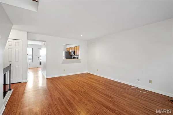 $2,300 | 707 Forest Trace Drive, Unit E, Chesterfield, MO 63017