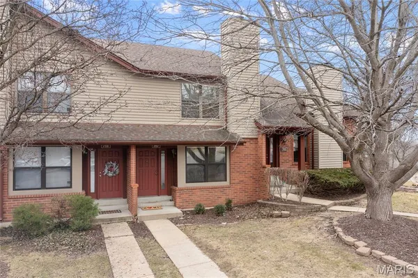 $2,300 | 707 Forest Trace Drive, Unit E, Chesterfield, MO 63017