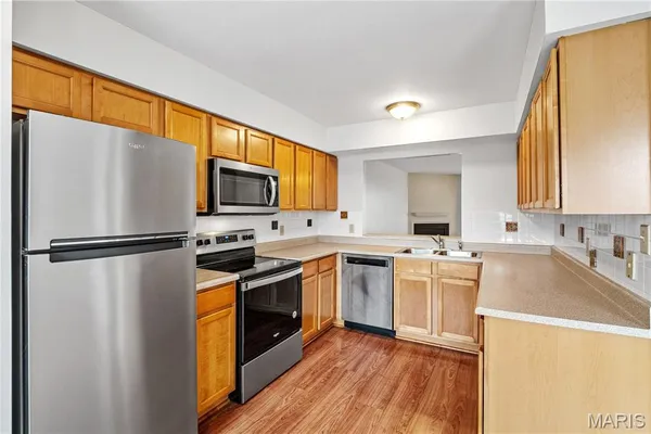 $2,300 | 707 Forest Trace Drive, Unit E, Chesterfield, MO 63017