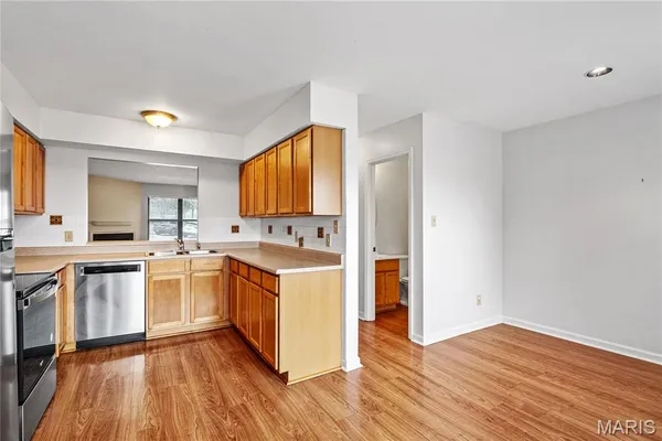 $2,300 | 707 Forest Trace Drive, Unit E, Chesterfield, MO 63017