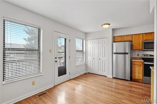 $2,300 | 707 Forest Trace Drive, Unit E, Chesterfield, MO 63017