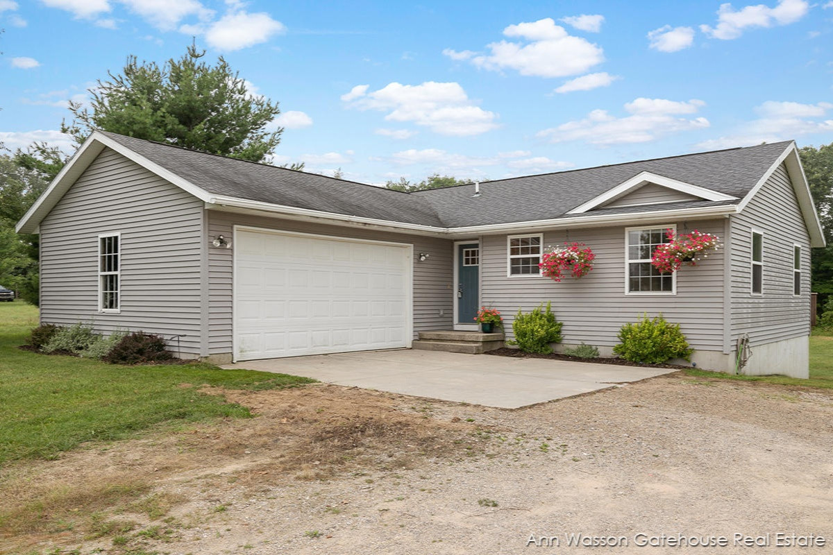 1651 Dagget Road Pierson, MI 49339 - Photo 1 of 18 IMG_1000
