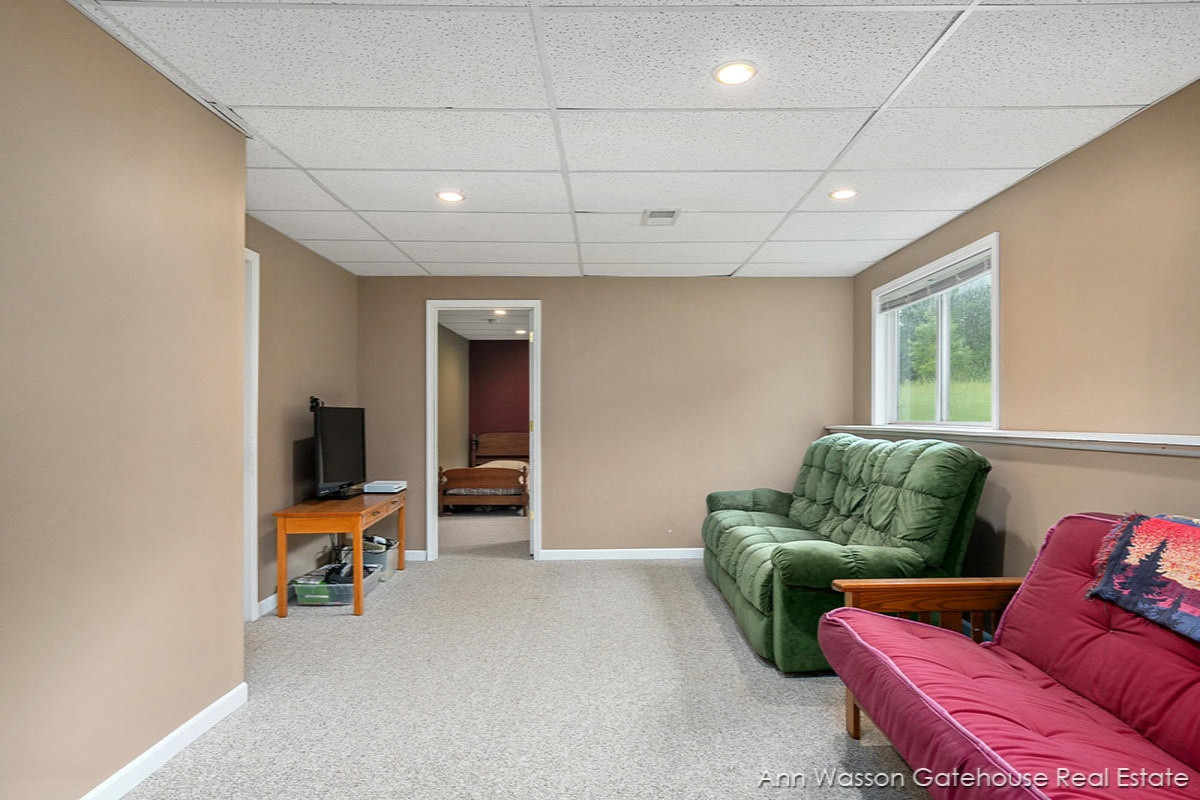 1651 Dagget Road Pierson, MI 49339 - Photo 15 of 18 IMG_1014
