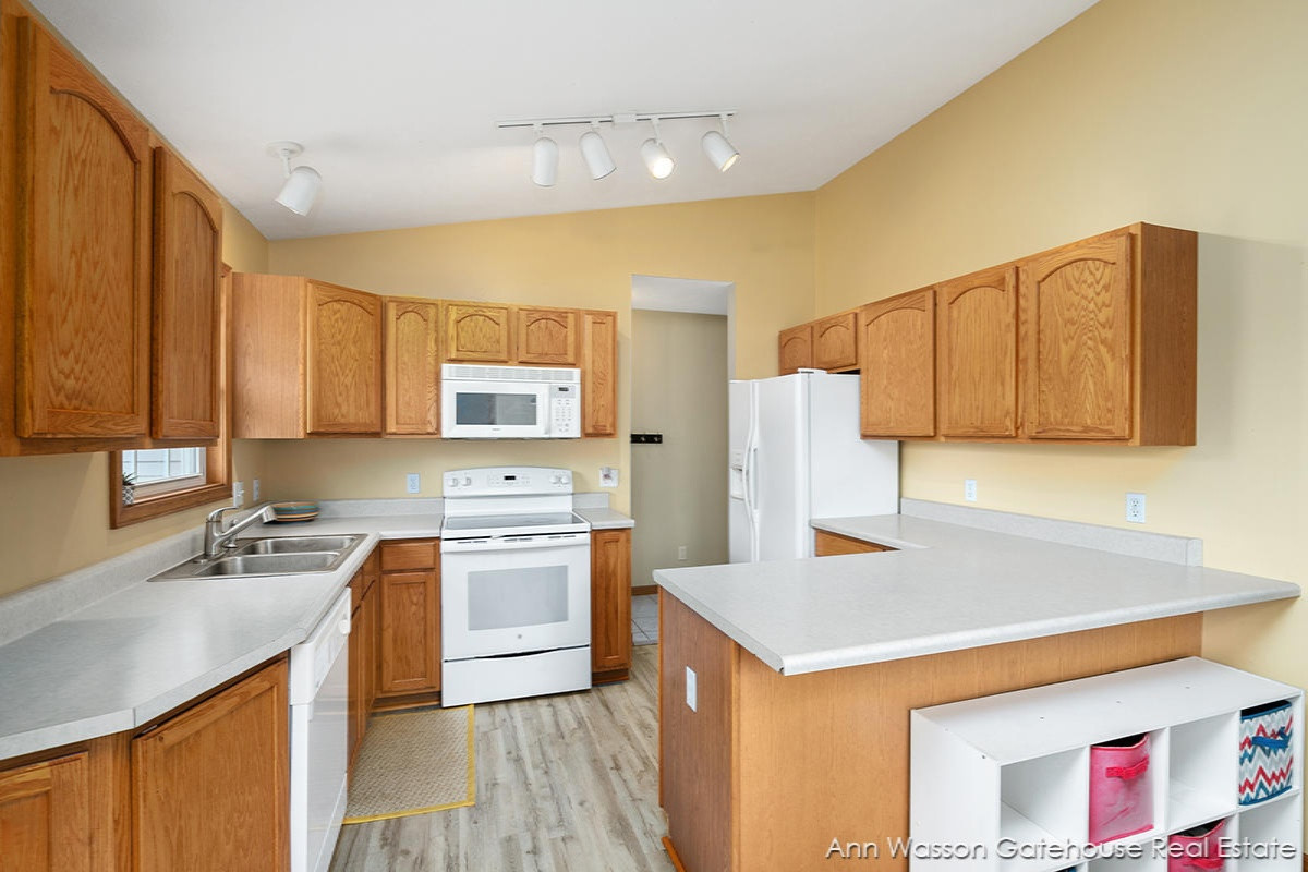 1651 Dagget Road Pierson, MI 49339 - Photo 5 of 18 IMG_1006