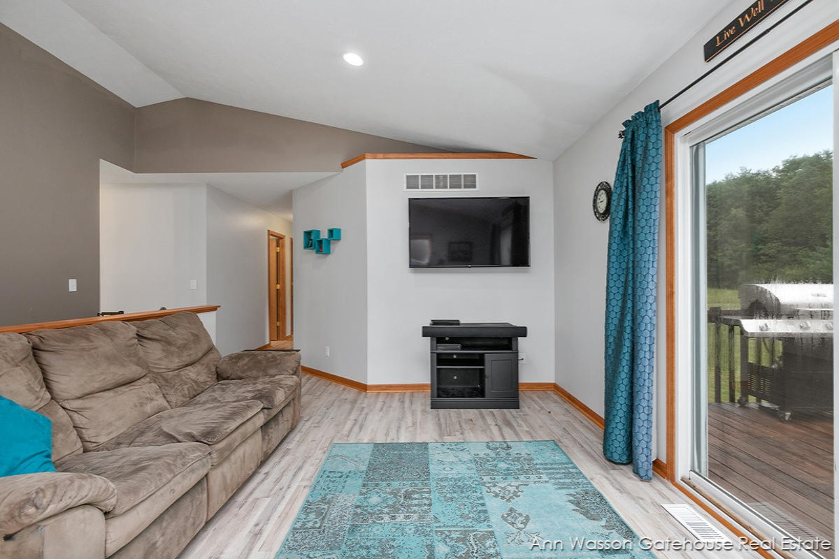 1651 Dagget Road Pierson, MI 49339 - Photo 7 of 18 IMG_1002