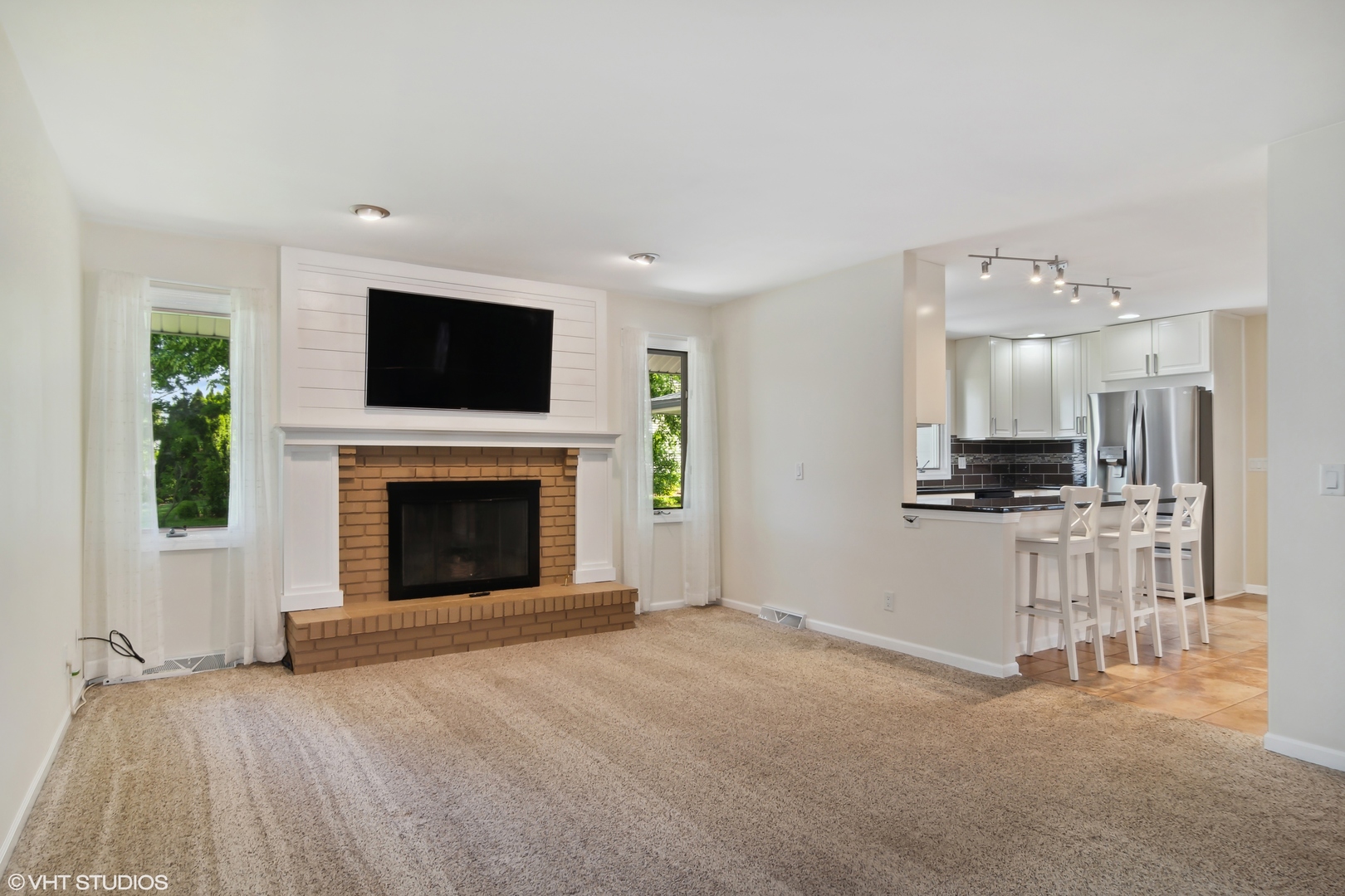 1875 Alschuler Drive Aurora, IL 60506 - Photo 6 of 16 a view of a livingroom with a fireplace