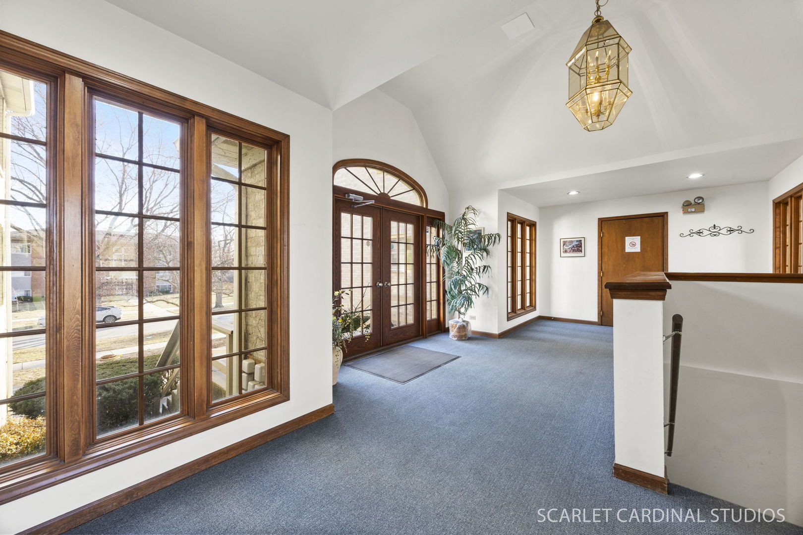 528 Pershing Avenue, Unit G Glen Ellyn, IL 60137 - Photo 2 of 14 a view of an empty room with a window