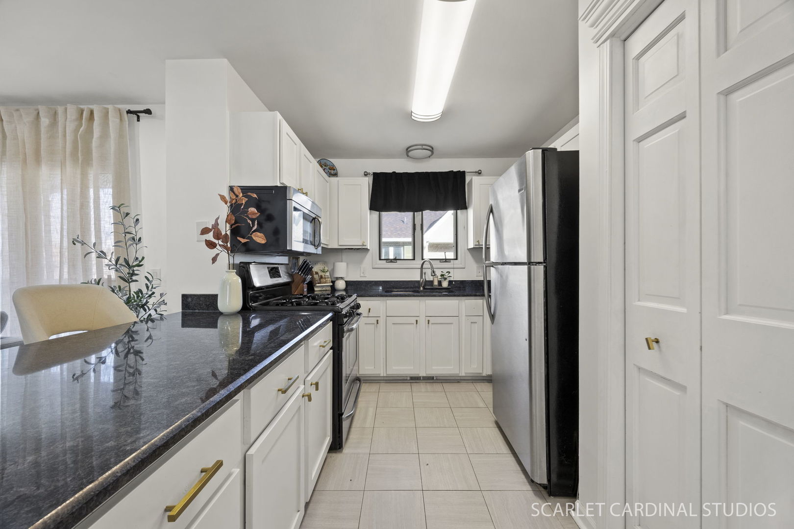 528 Pershing Avenue, Unit G Glen Ellyn, IL 60137 - Photo 5 of 14 a kitchen with a sink refrigerator and microwave