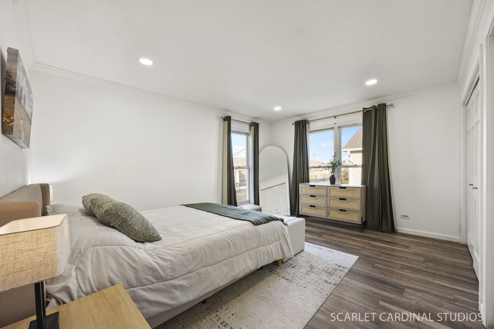 528 Pershing Avenue, Unit G Glen Ellyn, IL 60137 - Photo 8 of 14 a bedroom with a bed and wooden floor